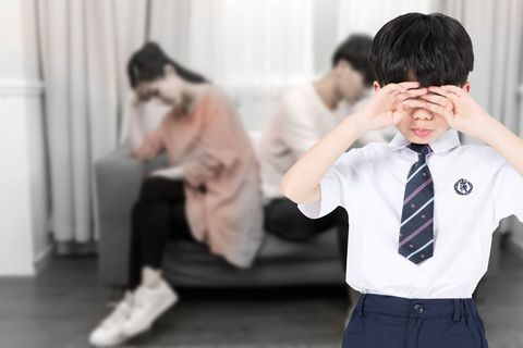 离婚时女方全职在家孩子法院如何判