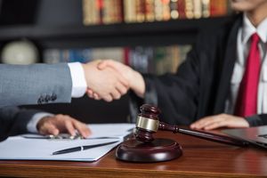 作为投保人可以起诉保险公司吗