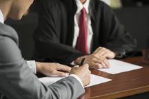 离职后法人代表未变更可要补偿吗