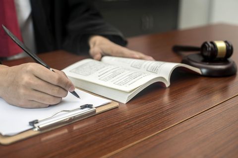 趁别人电动车摔伤算侵权吗