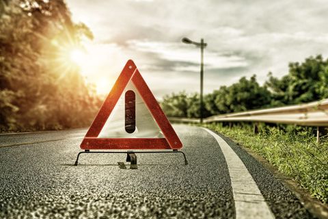 倒车遭遇摩托车事故责任划分应该怎样处理