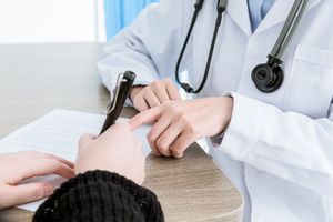 夫妻之间另一方生病不照顾犯法吗