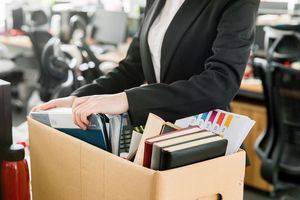 工作8年被辞退员工如何要求赔偿