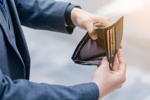 公司破产员工赔偿金谁出