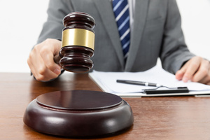 申请强制执行找不到人怎么办法院让先结案了