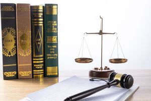 非法剥夺公民宗教信仰自由罪的主体有哪些