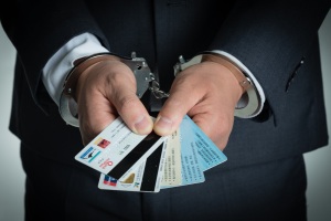认定信用卡诈骗行为的标准是什么