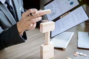 处理不同产品的合同需要考虑哪些因素