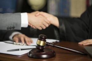 合同违约案件的起诉方式是什么